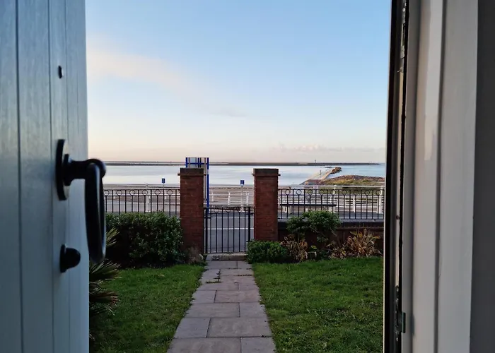 Beach View Couples Retreat Aberavon Beach Direct Seafront Panoramic Sea Views Large Driveway Parking