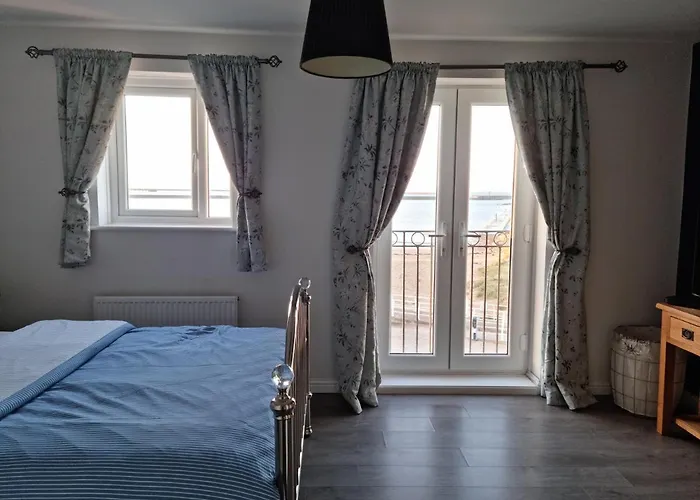 Beach View Couples Retreat Aberavon Beach Direct Seafront Panoramic Sea Views Large Driveway Parking