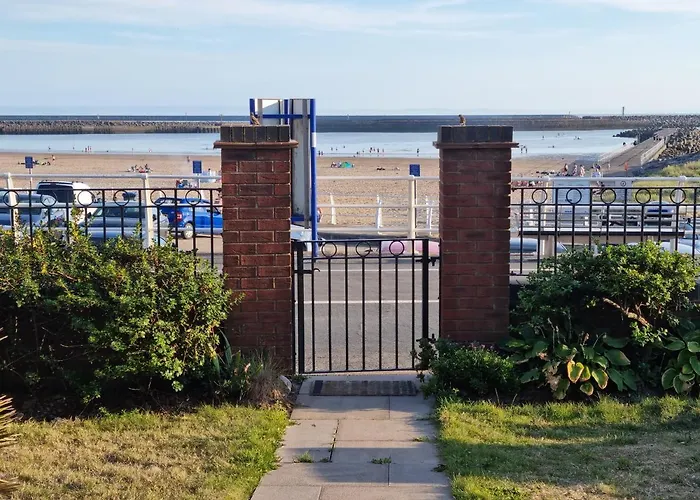 Beach View Couples Retreat Aberavon Beach Direct Seafront Panoramic Sea Views Large Driveway Parking
