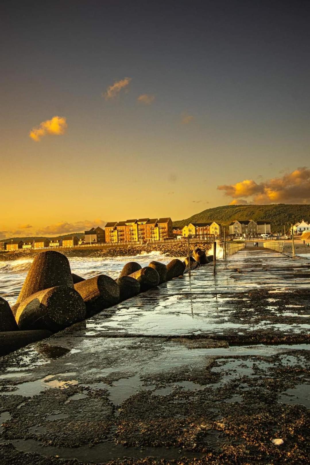 View Couples Retreat Aberavon Direct Seafront Panoramic Sea Views Large Driveway Parking Ferienhaus *